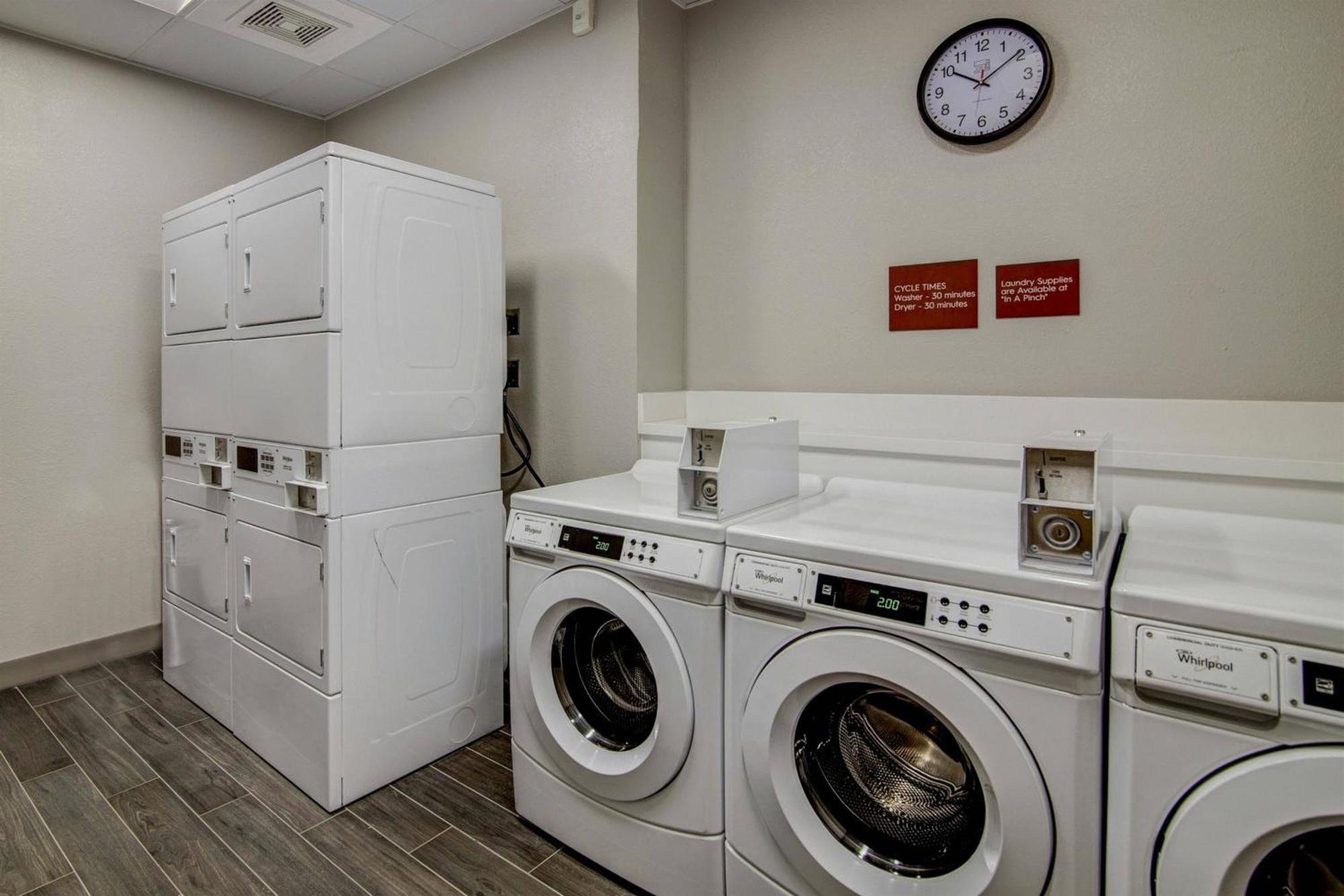 Towneplace Suites By Marriott Houston Hobby Airport Bagian luar foto