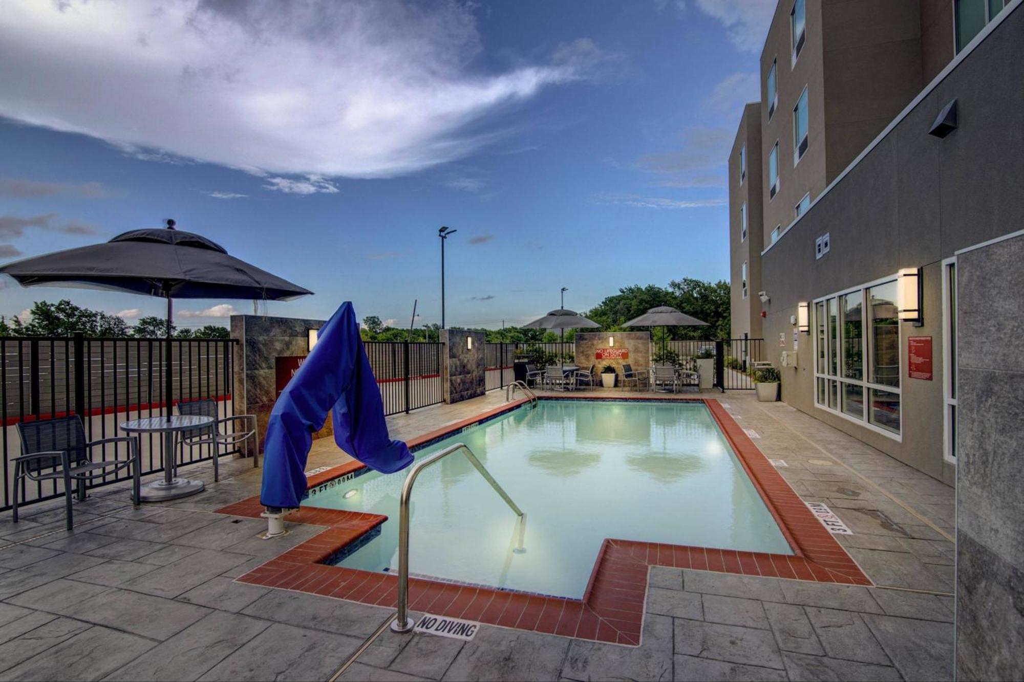 Towneplace Suites By Marriott Houston Hobby Airport Bagian luar foto