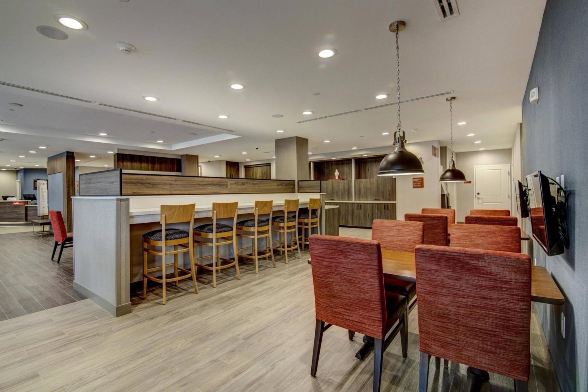 Towneplace Suites By Marriott Houston Hobby Airport Bagian luar foto
