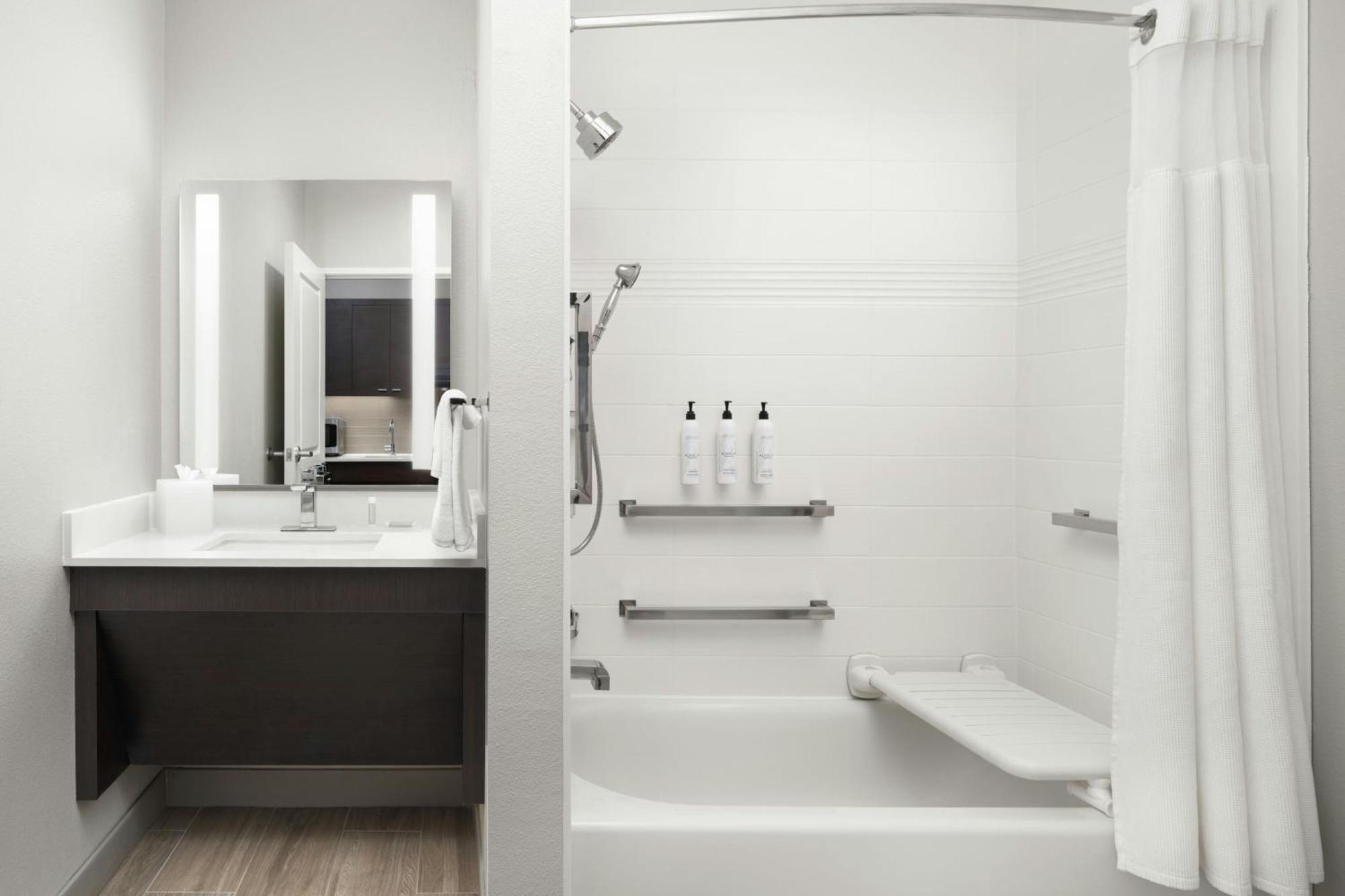 Towneplace Suites By Marriott Houston Hobby Airport Bagian luar foto