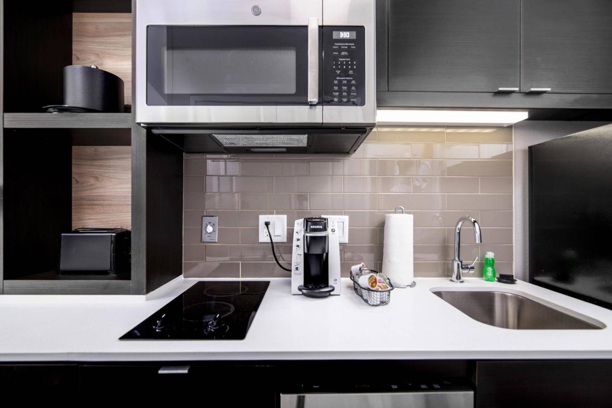 Towneplace Suites By Marriott Houston Hobby Airport Bagian luar foto
