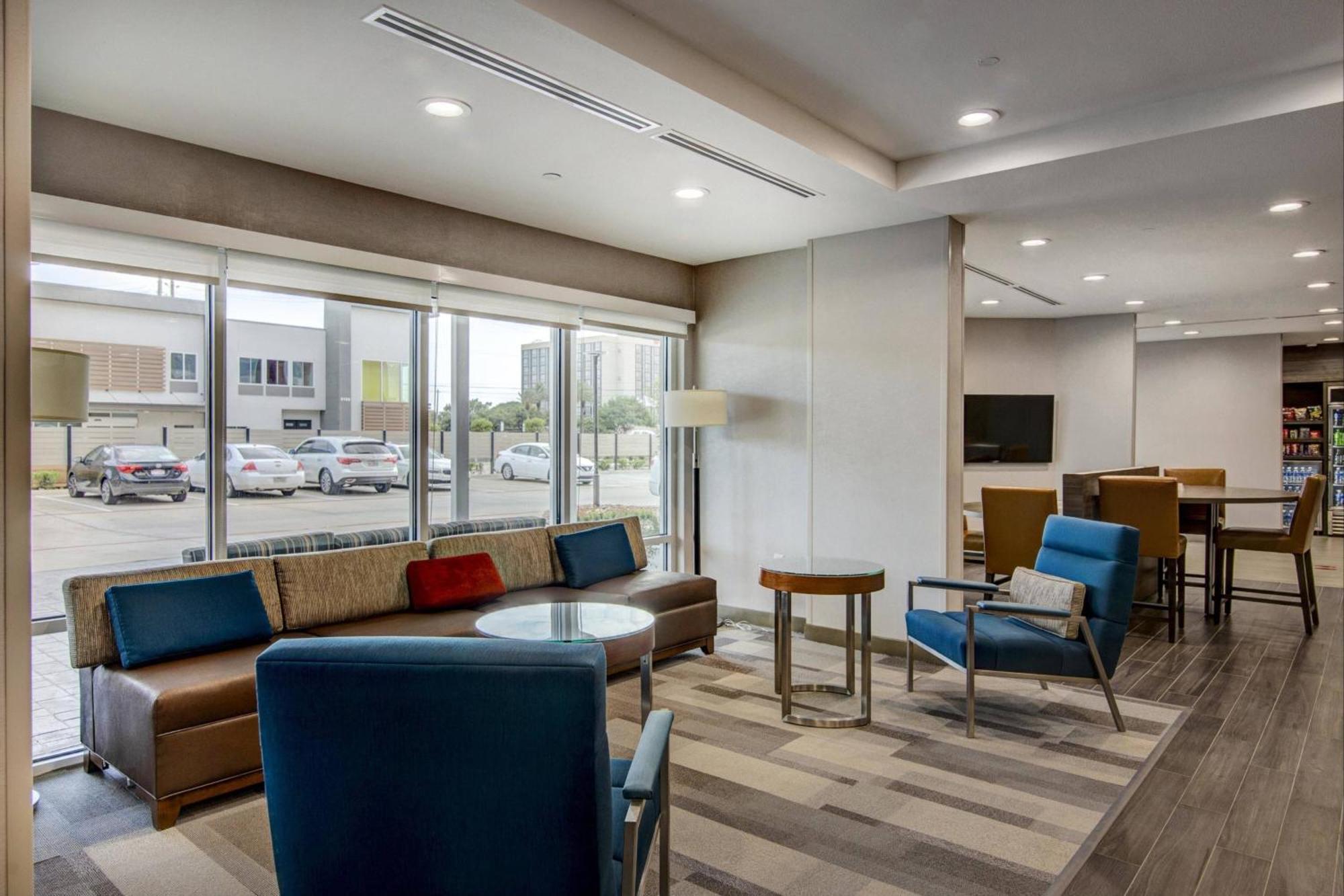 Towneplace Suites By Marriott Houston Hobby Airport Bagian luar foto